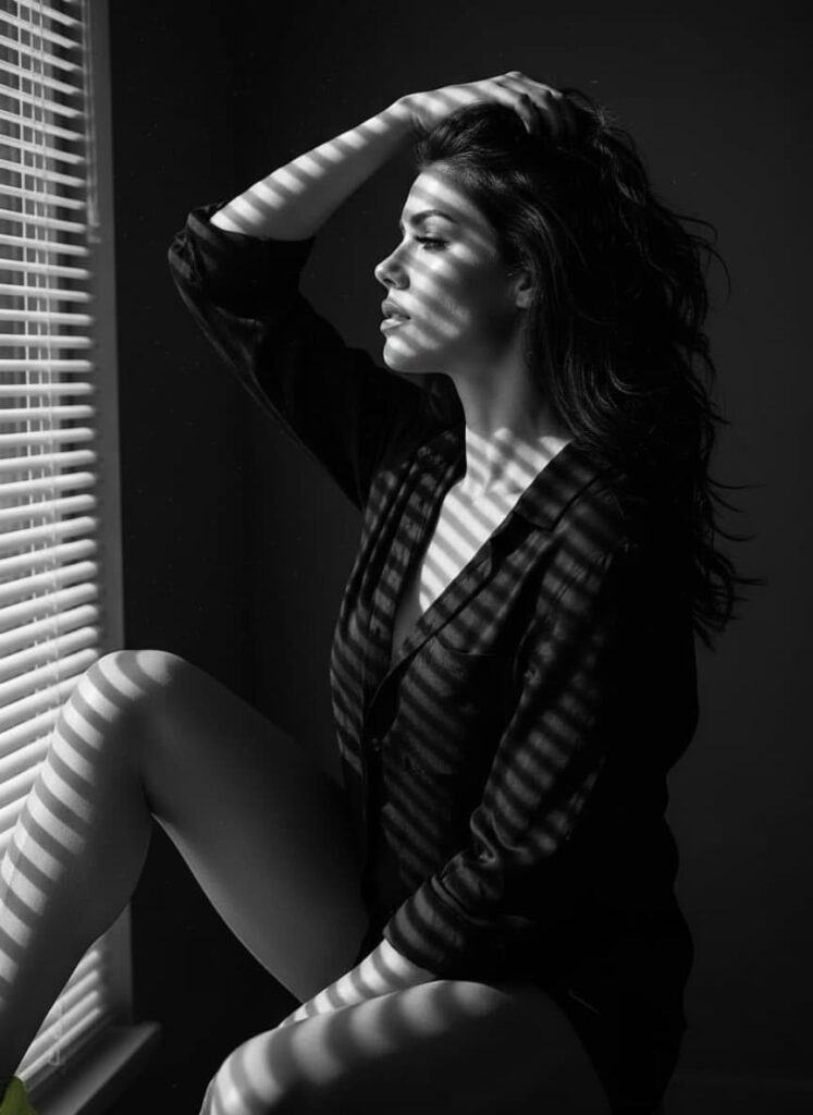 Portrait noir et blanc avec jeux de lumière